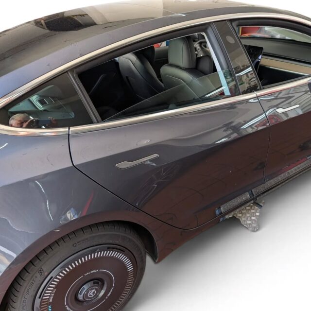 Immer wieder fragen Kunden:" Wie sieht die Folie bei meinem Tesla Model 3 aus, wenn die Heckscheibe ca. 70 cm breit foliert wird?"
✔️Carwrap
✔️Sonnenschutzfolie
✔️Lackschutzfolie
✔️Beschriftungen
#carwrapping
#carwrap
#wrapcar
#averydennison
#teilfolierung
folierung
folie
foliert
foliestattlack
farbwechsel
ecksteinfoliensysteme
neuburganderdonau
neuburg
donauwörth
treuchtlingen
weißenburg
nürnberg
beschriftungen
digitaldruck
oracal
orafol
aufkleber
plotterliebe
lackierzentrumkießling
caroftheday
photooftheday
vwgte
vwgang